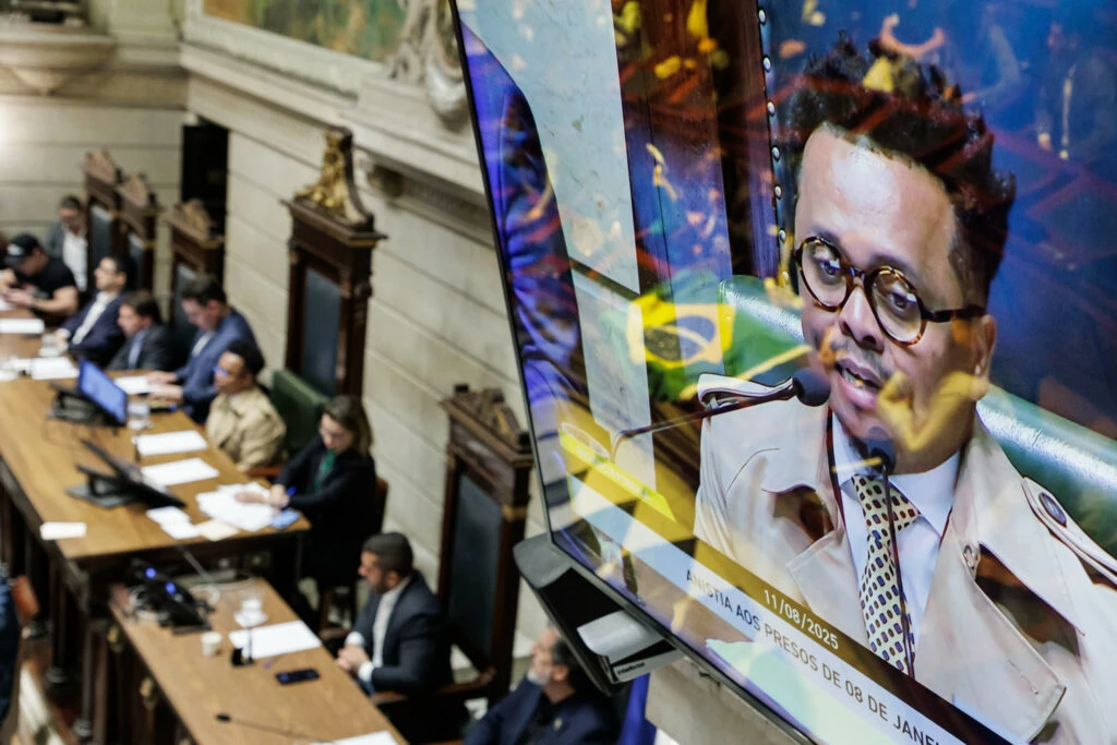Satiê preside audiência pública contra censura, na Câmara do Rio