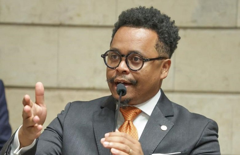 Satiê quer tornar Alexandre de Moraes persona non grata no Rio